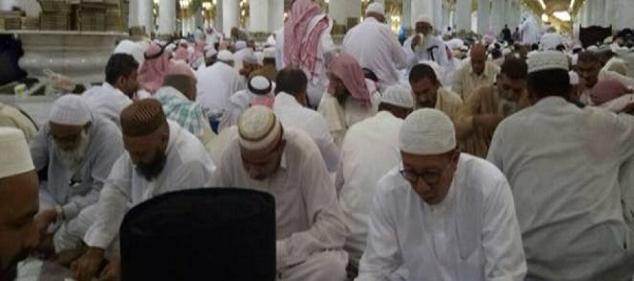 Ngabuburit Ala Menteri Agama di Masjid Nabawi