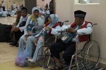 Marak Jasa Tenaga Pendorong Kursi Roda Mukimin, Kadaker Makkah: Patuhi Aturan Hukum