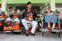 3 Anggota Jemaah Diantar Pulang Petugas Haji ke Indonesia